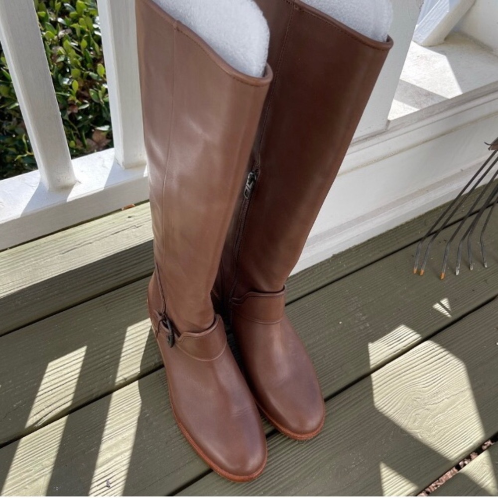 Coach  Soft Leather has a silver mark as seen in pictures, Like New